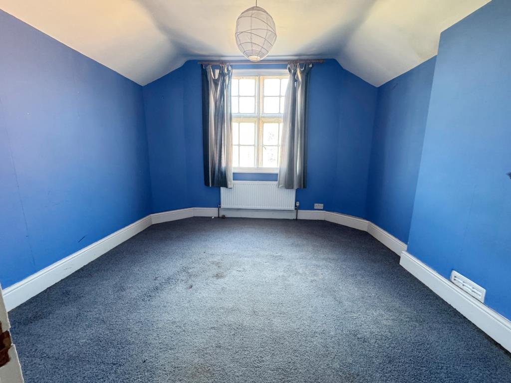 Lot: 181 - PERIOD THREE-BEDROOM LODGE HOUSE FOR IMPROVEMENT - Bedroom 2